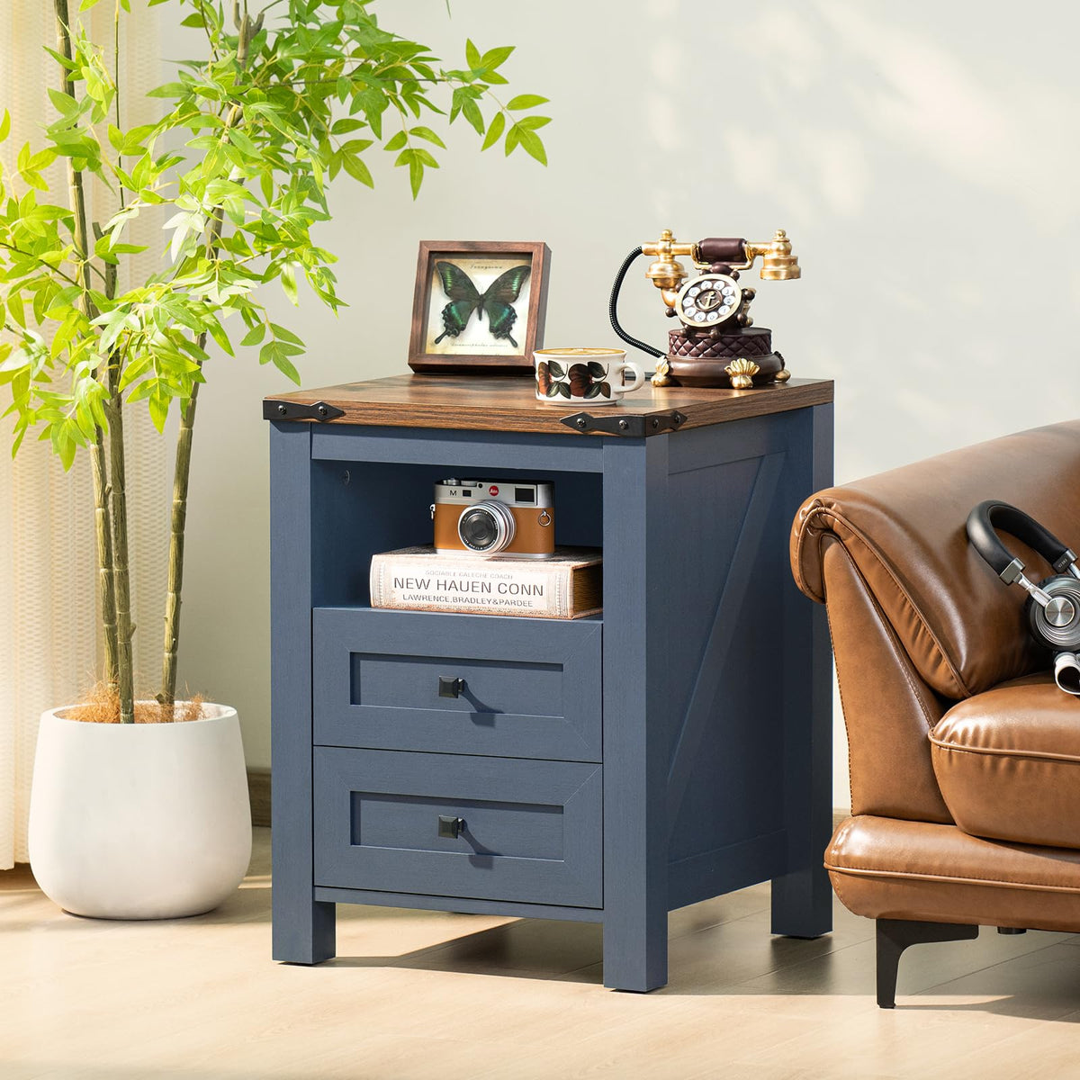 Set of 2 Nightstands with Charging Station and 2 Drawers U75427